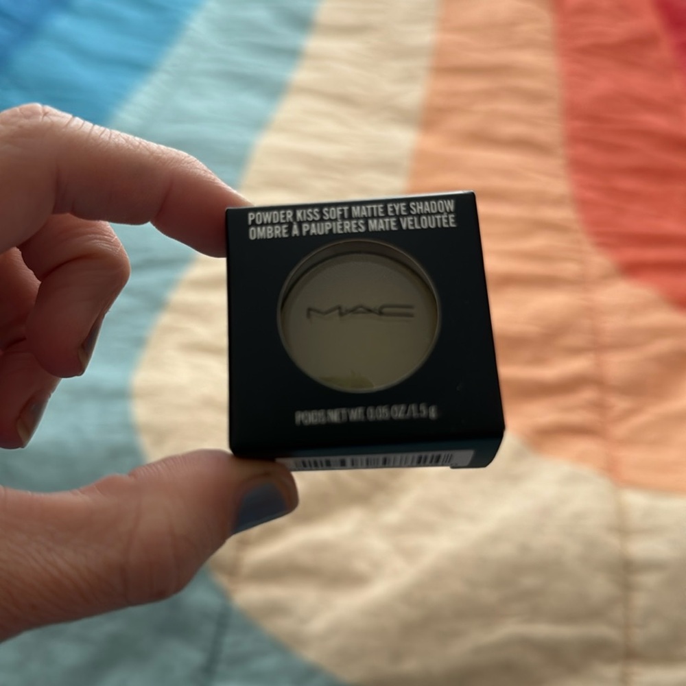 MAC powder kiss matte eye shadow PER-SUEDE me New